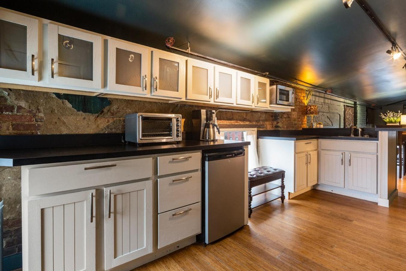 Апартаменты Lou Lou Lofts Луисвилл Экстерьер фото